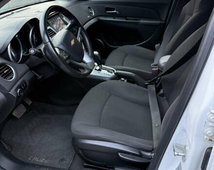 Белый Шевроле Круз, объемом двигателя 2 л и пробегом 204 тыс. км за 8000 $, фото 7 на Automoto.ua