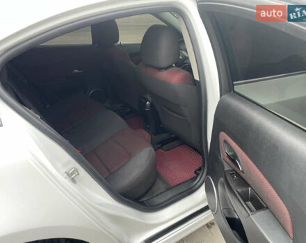 Белый Шевроле Круз, объемом двигателя 1.36 л и пробегом 199 тыс. км за 7000 $, фото 10 на Automoto.ua