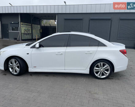 Белый Шевроле Круз, объемом двигателя 1.36 л и пробегом 199 тыс. км за 7000 $, фото 4 на Automoto.ua