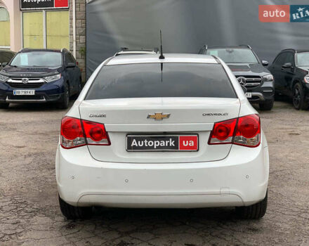 Белый Шевроле Круз, объемом двигателя 2 л и пробегом 212 тыс. км за 8190 $, фото 6 на Automoto.ua