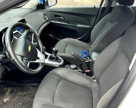 Белый Шевроле Круз, объемом двигателя 1.8 л и пробегом 264 тыс. км за 6400 $, фото 22 на Automoto.ua