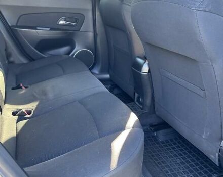 Белый Шевроле Круз, объемом двигателя 1.8 л и пробегом 325 тыс. км за 6250 $, фото 1 на Automoto.ua