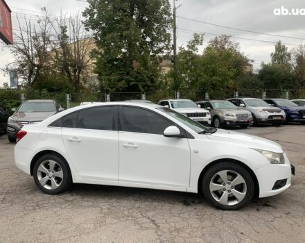 Белый Шевроле Круз, объемом двигателя 2 л и пробегом 212 тыс. км за 8190 $, фото 3 на Automoto.ua