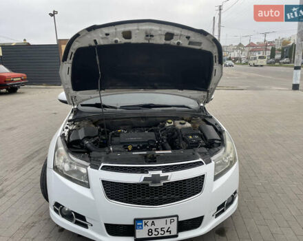 Белый Шевроле Круз, объемом двигателя 1.36 л и пробегом 199 тыс. км за 7000 $, фото 18 на Automoto.ua