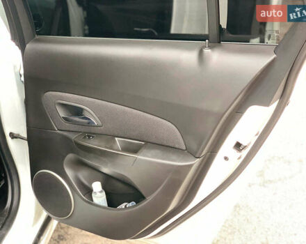 Белый Шевроле Круз, объемом двигателя 2 л и пробегом 212 тыс. км за 8190 $, фото 32 на Automoto.ua