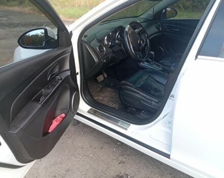 Белый Шевроле Круз, объемом двигателя 2 л и пробегом 166 тыс. км за 8000 $, фото 3 на Automoto.ua