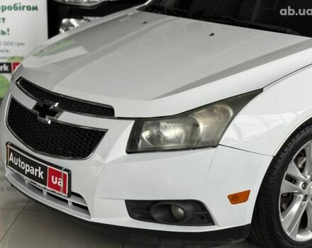 Белый Шевроле Круз, объемом двигателя 1.4 л и пробегом 258 тыс. км за 8140 $, фото 3 на Automoto.ua