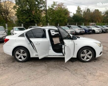 Белый Шевроле Круз, объемом двигателя 2 л и пробегом 212 тыс. км за 8190 $, фото 12 на Automoto.ua