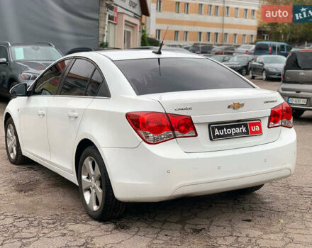 Белый Шевроле Круз, объемом двигателя 2 л и пробегом 212 тыс. км за 8190 $, фото 4 на Automoto.ua
