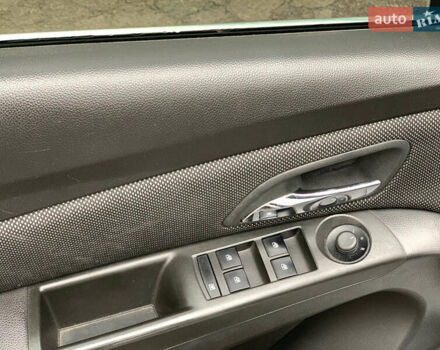 Белый Шевроле Круз, объемом двигателя 2 л и пробегом 212 тыс. км за 8190 $, фото 19 на Automoto.ua