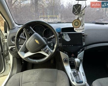 Білий Шевроле Круз, об'ємом двигуна 1.36 л та пробігом 285 тис. км за 6000 $, фото 19 на Automoto.ua