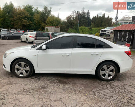 Белый Шевроле Круз, объемом двигателя 2 л и пробегом 212 тыс. км за 8190 $, фото 7 на Automoto.ua