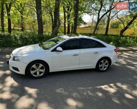 Белый Шевроле Круз, объемом двигателя 1.4 л и пробегом 167 тыс. км за 5000 $, фото 4 на Automoto.ua