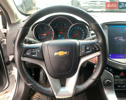 Белый Шевроле Круз, объемом двигателя 2 л и пробегом 212 тыс. км за 8190 $, фото 24 на Automoto.ua