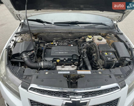 Белый Шевроле Круз, объемом двигателя 1.36 л и пробегом 199 тыс. км за 7000 $, фото 12 на Automoto.ua