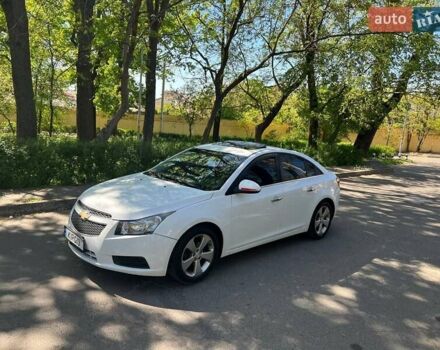 Белый Шевроле Круз, объемом двигателя 1.4 л и пробегом 167 тыс. км за 5000 $, фото 5 на Automoto.ua