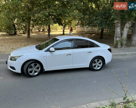 Белый Шевроле Круз, объемом двигателя 1.8 л и пробегом 120 тыс. км за 6700 $, фото 2 на Automoto.ua