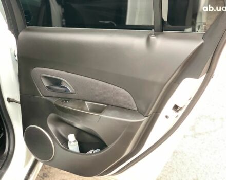 Белый Шевроле Круз, объемом двигателя 2 л и пробегом 212 тыс. км за 8190 $, фото 16 на Automoto.ua