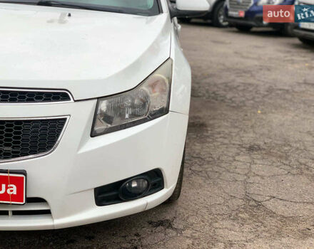 Белый Шевроле Круз, объемом двигателя 2 л и пробегом 212 тыс. км за 8190 $, фото 8 на Automoto.ua