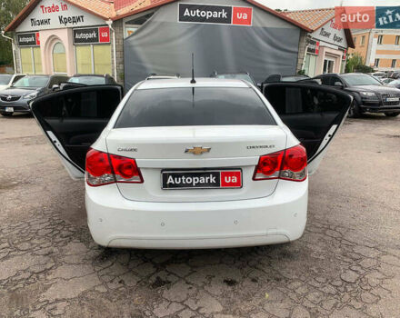Белый Шевроле Круз, объемом двигателя 2 л и пробегом 212 тыс. км за 8190 $, фото 15 на Automoto.ua