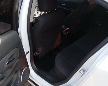 Белый Шевроле Круз, объемом двигателя 2 л и пробегом 270 тыс. км за 7750 $, фото 13 на Automoto.ua