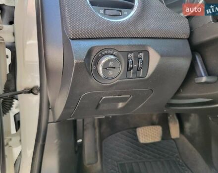 Белый Шевроле Круз, объемом двигателя 2 л и пробегом 212 тыс. км за 8500 $, фото 12 на Automoto.ua