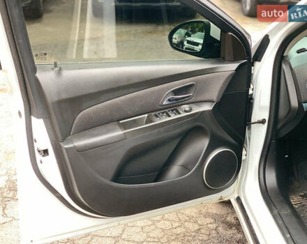 Белый Шевроле Круз, объемом двигателя 2 л и пробегом 212 тыс. км за 8190 $, фото 18 на Automoto.ua