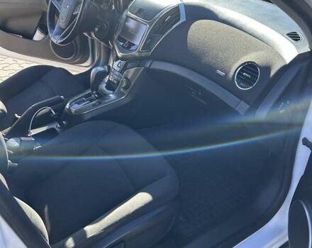 Белый Шевроле Круз, объемом двигателя 1.8 л и пробегом 325 тыс. км за 6250 $, фото 2 на Automoto.ua