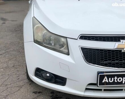 Белый Шевроле Круз, объемом двигателя 2 л и пробегом 212 тыс. км за 8190 $, фото 9 на Automoto.ua