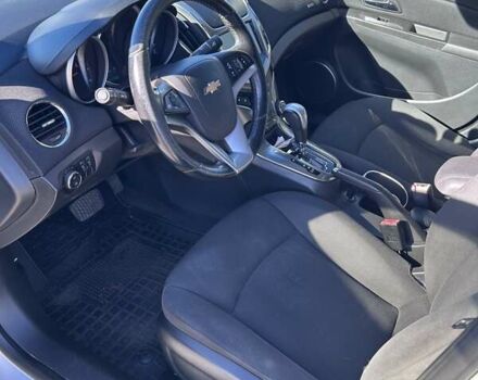 Белый Шевроле Круз, объемом двигателя 1.8 л и пробегом 325 тыс. км за 6250 $, фото 5 на Automoto.ua