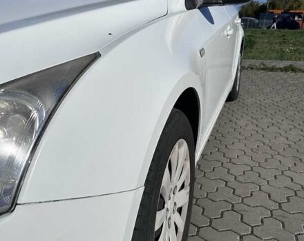 Белый Шевроле Круз, объемом двигателя 1.8 л и пробегом 325 тыс. км за 6250 $, фото 12 на Automoto.ua