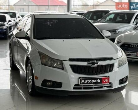Белый Шевроле Круз, объемом двигателя 1.4 л и пробегом 258 тыс. км за 8140 $, фото 2 на Automoto.ua