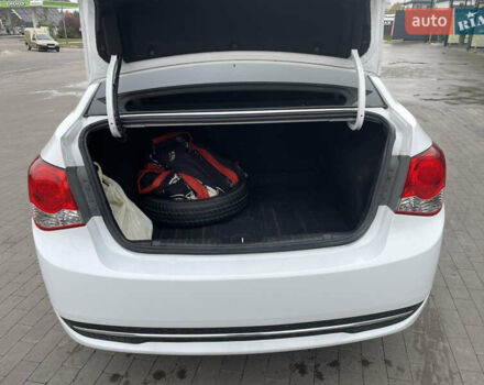 Белый Шевроле Круз, объемом двигателя 1.36 л и пробегом 199 тыс. км за 7000 $, фото 11 на Automoto.ua