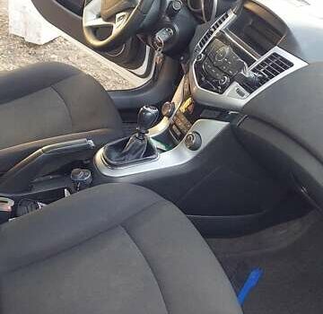 Белый Шевроле Круз, объемом двигателя 1.6 л и пробегом 189 тыс. км за 6800 $, фото 6 на Automoto.ua