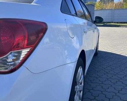 Белый Шевроле Круз, объемом двигателя 1.8 л и пробегом 325 тыс. км за 6250 $, фото 14 на Automoto.ua