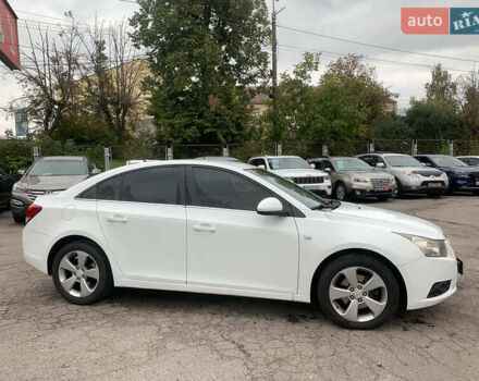 Белый Шевроле Круз, объемом двигателя 2 л и пробегом 212 тыс. км за 8190 $, фото 3 на Automoto.ua