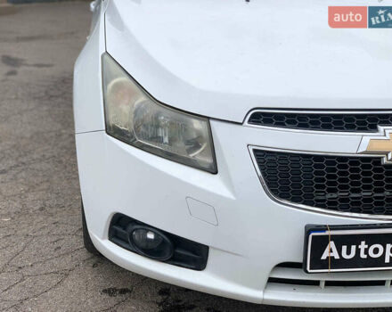 Белый Шевроле Круз, объемом двигателя 2 л и пробегом 212 тыс. км за 8190 $, фото 10 на Automoto.ua