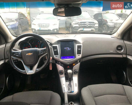 Белый Шевроле Круз, объемом двигателя 2 л и пробегом 212 тыс. км за 8190 $, фото 28 на Automoto.ua