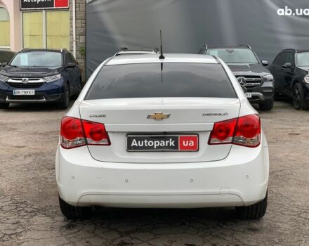 Белый Шевроле Круз, объемом двигателя 2 л и пробегом 212 тыс. км за 8190 $, фото 5 на Automoto.ua