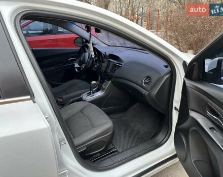 Білий Шевроле Круз, об'ємом двигуна 1.36 л та пробігом 285 тис. км за 6000 $, фото 13 на Automoto.ua