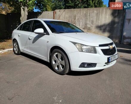 Белый Шевроле Круз, объемом двигателя 2 л и пробегом 212 тыс. км за 8500 $, фото 2 на Automoto.ua