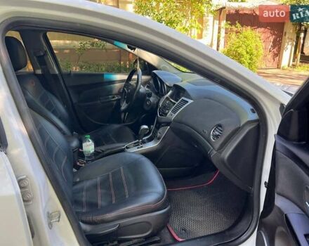 Белый Шевроле Круз, объемом двигателя 1.4 л и пробегом 167 тыс. км за 5000 $, фото 12 на Automoto.ua