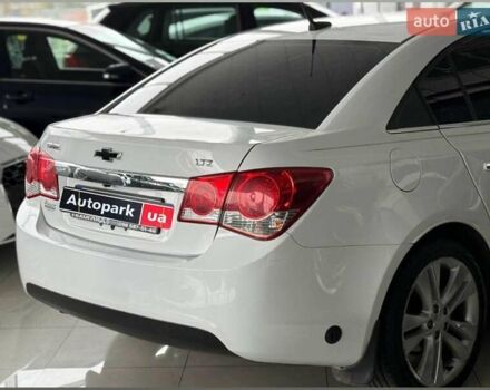 Белый Шевроле Круз, объемом двигателя 1.4 л и пробегом 258 тыс. км за 8140 $, фото 20 на Automoto.ua