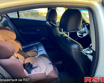 Белый Шевроле Круз, объемом двигателя 1.8 л и пробегом 121 тыс. км за 6700 $, фото 5 на Automoto.ua