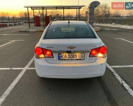 Белый Шевроле Круз, объемом двигателя 1.36 л и пробегом 210 тыс. км за 6700 $, фото 6 на Automoto.ua