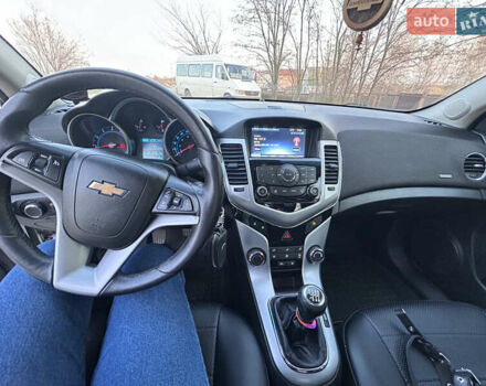 Белый Шевроле Круз, объемом двигателя 1.36 л и пробегом 152 тыс. км за 7000 $, фото 4 на Automoto.ua