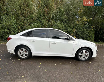 Білий Шевроле Круз, об'ємом двигуна 1.69 л та пробігом 220 тис. км за 6000 $, фото 1 на Automoto.ua