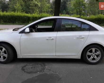 Белый Шевроле Круз, объемом двигателя 1.4 л и пробегом 230 тыс. км за 5800 $, фото 3 на Automoto.ua