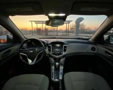 Белый Шевроле Круз, объемом двигателя 1.36 л и пробегом 210 тыс. км за 6700 $, фото 4 на Automoto.ua