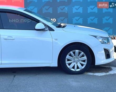Белый Шевроле Круз, объемом двигателя 1.8 л и пробегом 124 тыс. км за 7500 $, фото 9 на Automoto.ua